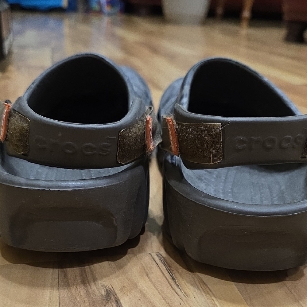 CROCS Men's Realtree Camouflage Clogs - Picture 5 of 6